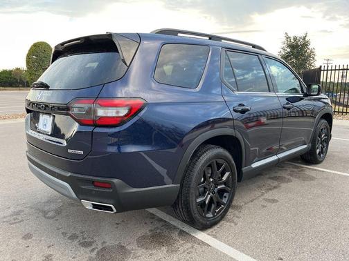 2025 Honda Pilot Touring 8-Passenger