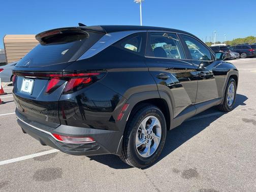 2022 Hyundai TUCSON SE