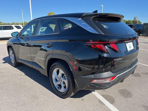 2022 Hyundai TUCSON SE