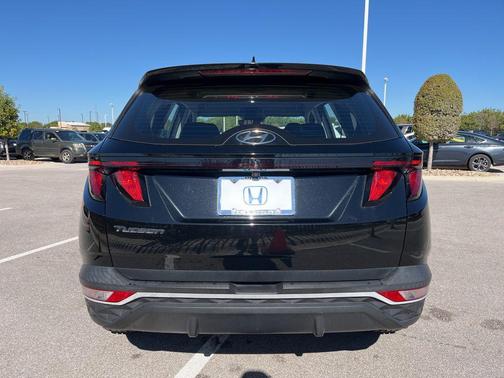 2022 Hyundai TUCSON SE