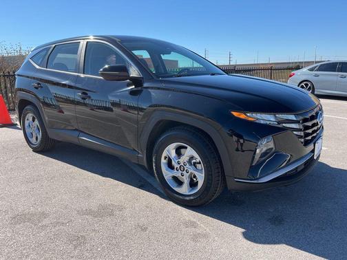 2022 Hyundai TUCSON SE