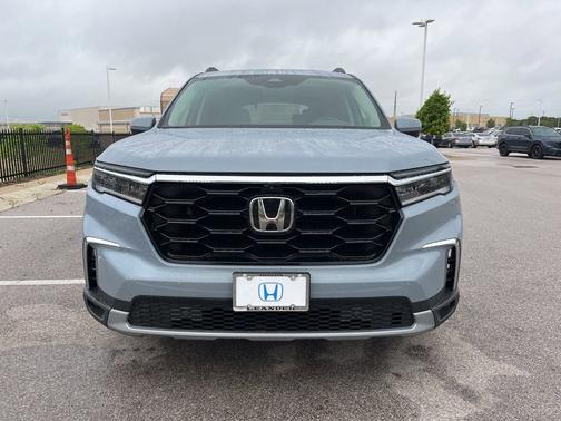 Sonic Gray Pearl 2023 Honda Pilot