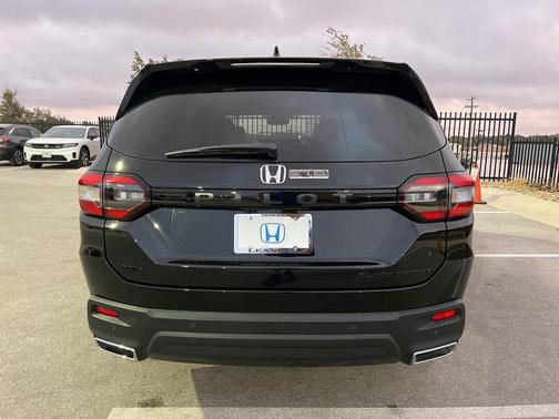 2025 Honda Pilot Black Edition