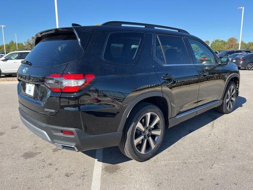 2025 Honda Pilot Touring 8-Passenger