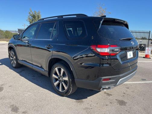 2025 Honda Pilot Touring 8-Passenger