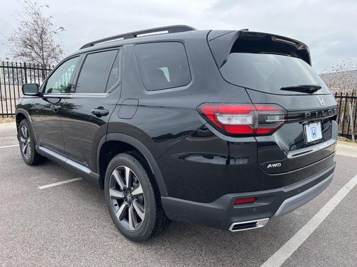 2025 Honda Pilot Touring 8-Passenger