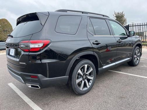 2025 Honda Pilot Touring 8-Passenger