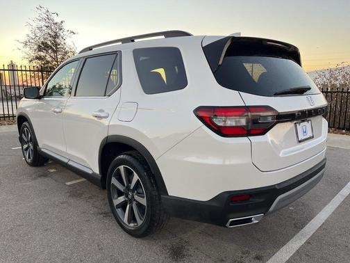 2025 Honda Pilot Touring 8-Passenger