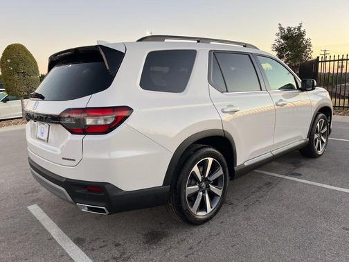 2025 Honda Pilot Touring 8-Passenger