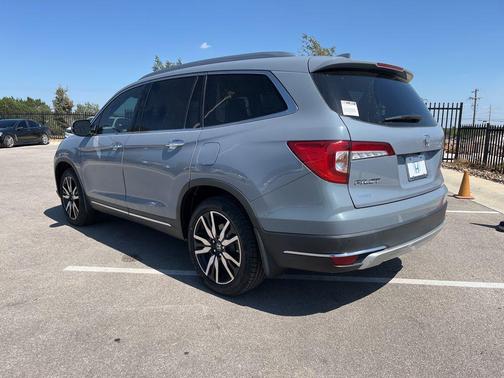 2022 Honda Pilot Touring 8-Passenger
