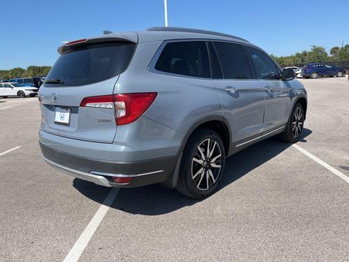 2022 Honda Pilot Touring 8-Passenger