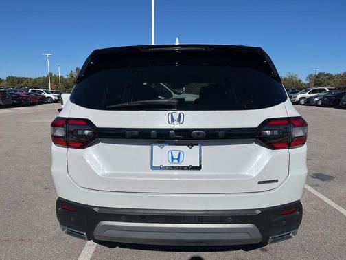 2023 Honda Pilot Touring 8-Passenger