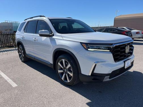 2023 Honda Pilot Touring 8-Passenger
