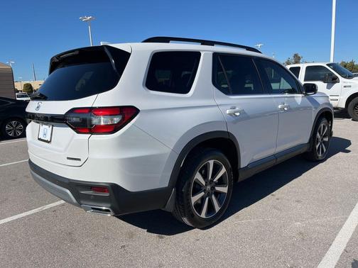 2023 Honda Pilot Touring 8-Passenger