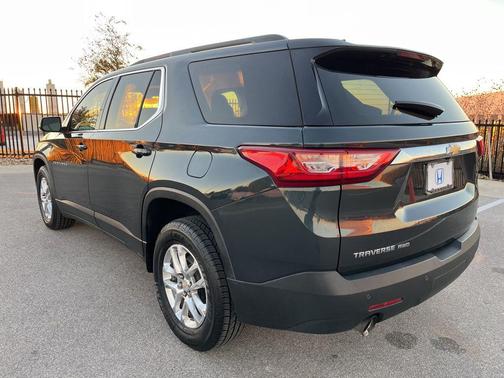 2020 Chevrolet Traverse LT Cloth