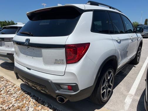 Platinum White Pearl 2023 Honda Passport