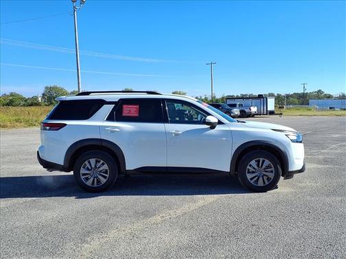 2025 Nissan Pathfinder SV