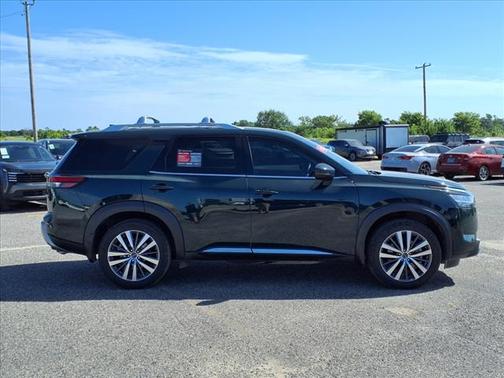 2022 Nissan Pathfinder Platinum