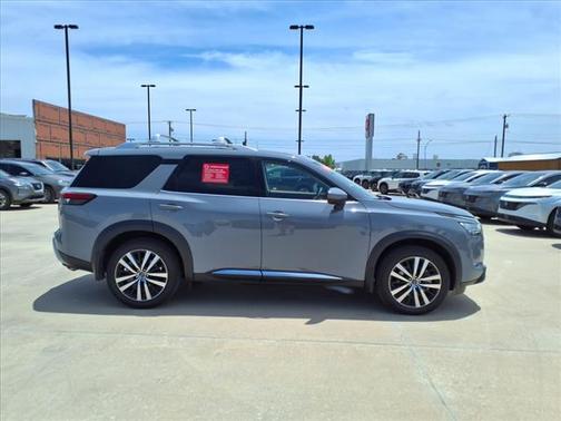 2024 Nissan Pathfinder Platinum
