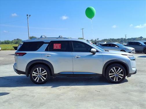 2023 Nissan Pathfinder Platinum