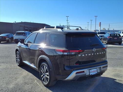 2022 Nissan Pathfinder Platinum
