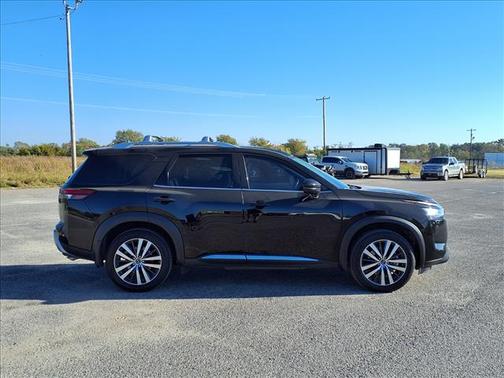 2022 Nissan Pathfinder Platinum