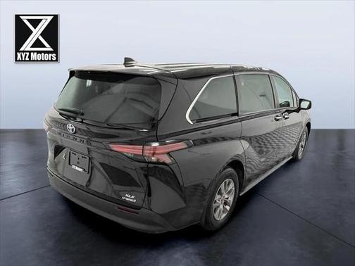 2021 Toyota Sienna XLE 7 Passenger