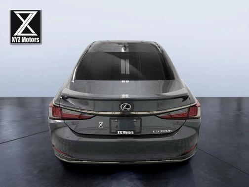 2023 Lexus ES 300h F SPORT Handling