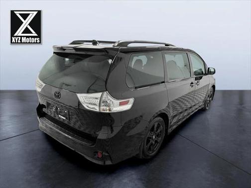 2020 Toyota Sienna SE
