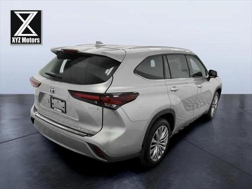 2024 Toyota Highlander Hybrid Platinum