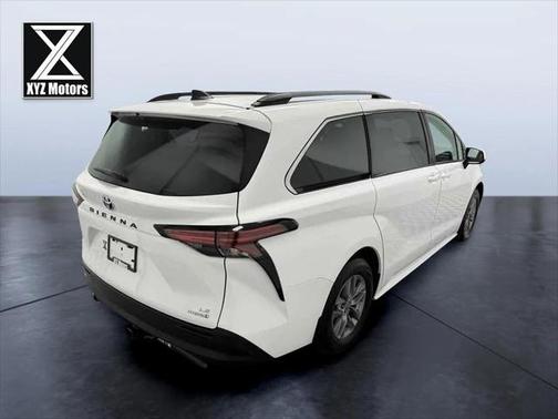 2022 Toyota Sienna LE