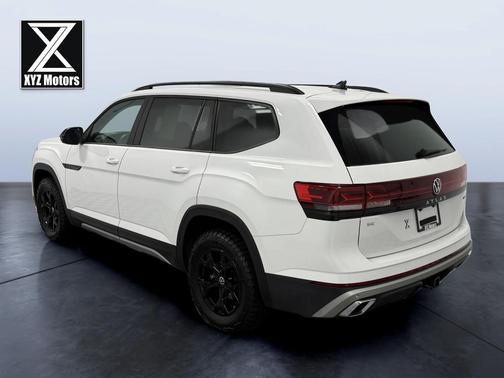 Pure White 2024 Volkswagen Atlas 2.0T SE w/Technology 4MOTION