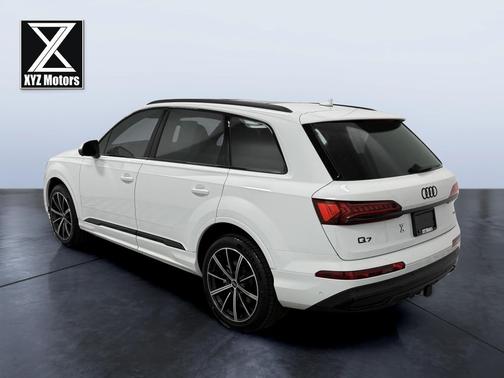Glacier White Metallic 2023 Audi Q7 55 Premium Plus