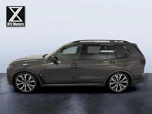 2023 BMW X7 M60i