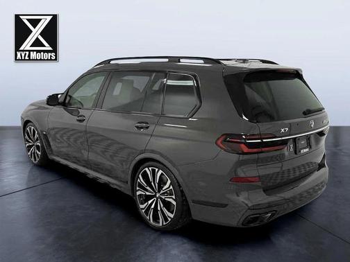 2023 BMW X7 M60i