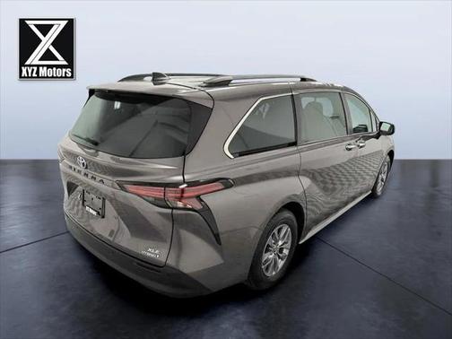2021 Toyota Sienna XLE 7 Passenger
