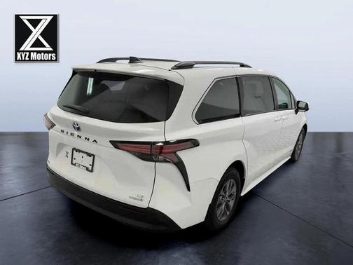 2021 Toyota Sienna LE