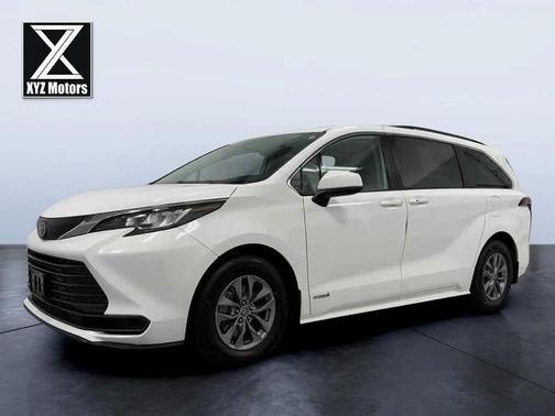 2021 Toyota Sienna LE