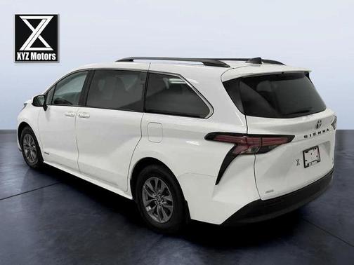 2021 Toyota Sienna LE
