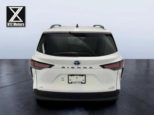2021 Toyota Sienna LE