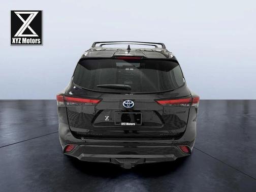 2023 Toyota Highlander Hybrid Platinum
