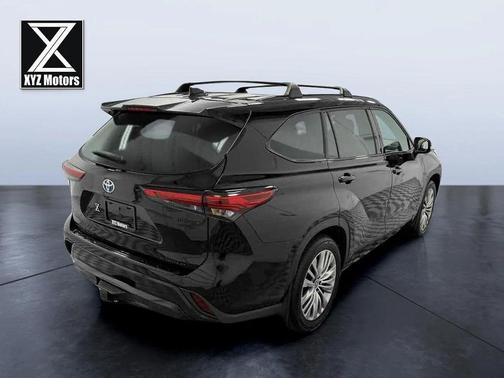 2023 Toyota Highlander Hybrid Platinum
