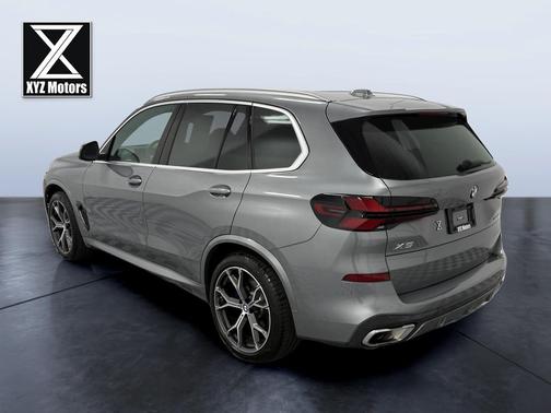 Gray 2024 BMW X5 xDrive40i