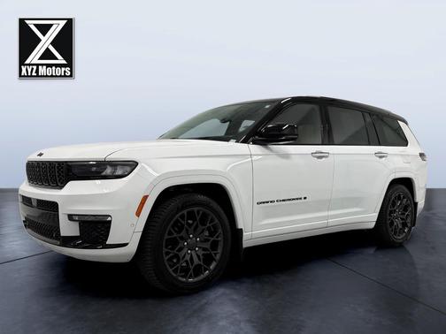 Diamond Black Crystal Pearlcoat 2023 Jeep Grand Cherokee L Summit
