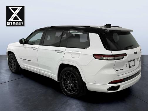 Diamond Black Crystal Pearlcoat 2023 Jeep Grand Cherokee L Summit