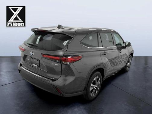 2022 Toyota Highlander Hybrid XLE