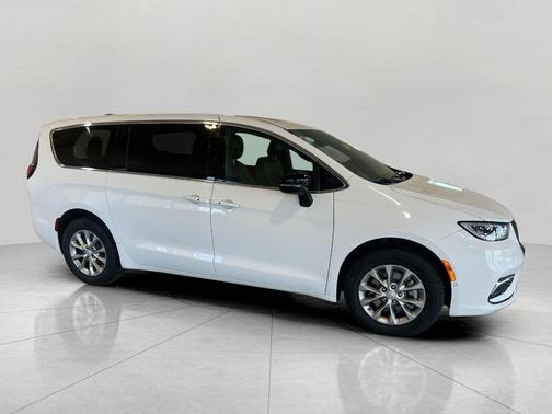 Bright White Clearcoat 2026 Chrysler Pacifica Limited