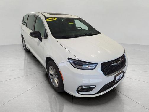 Bright White Clearcoat 2026 Chrysler Pacifica Limited