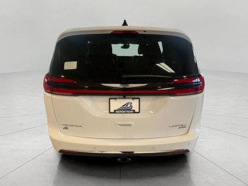 Bright White Clearcoat 2026 Chrysler Pacifica Limited