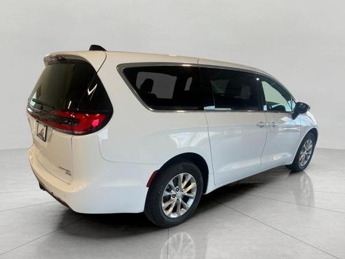 Bright White Clearcoat 2026 Chrysler Pacifica Limited